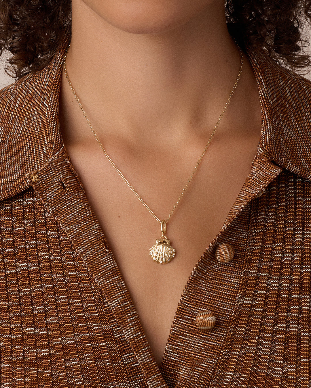 Shimmer Scallop Shell Parker Charm || option::18k Gold Plated