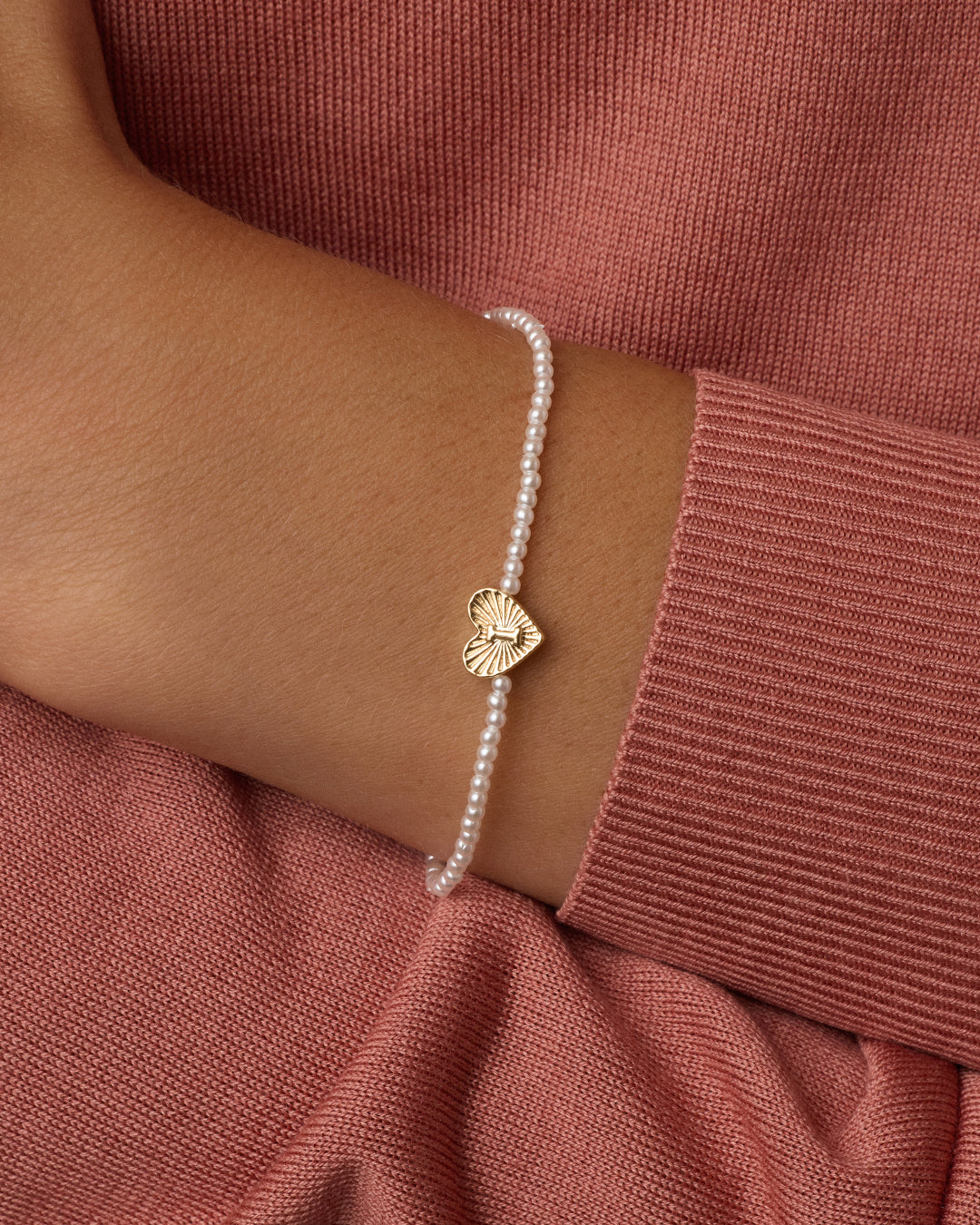 Pearl Vintage Heart Alphabet Bracelet || option::18k Gold Plated, I