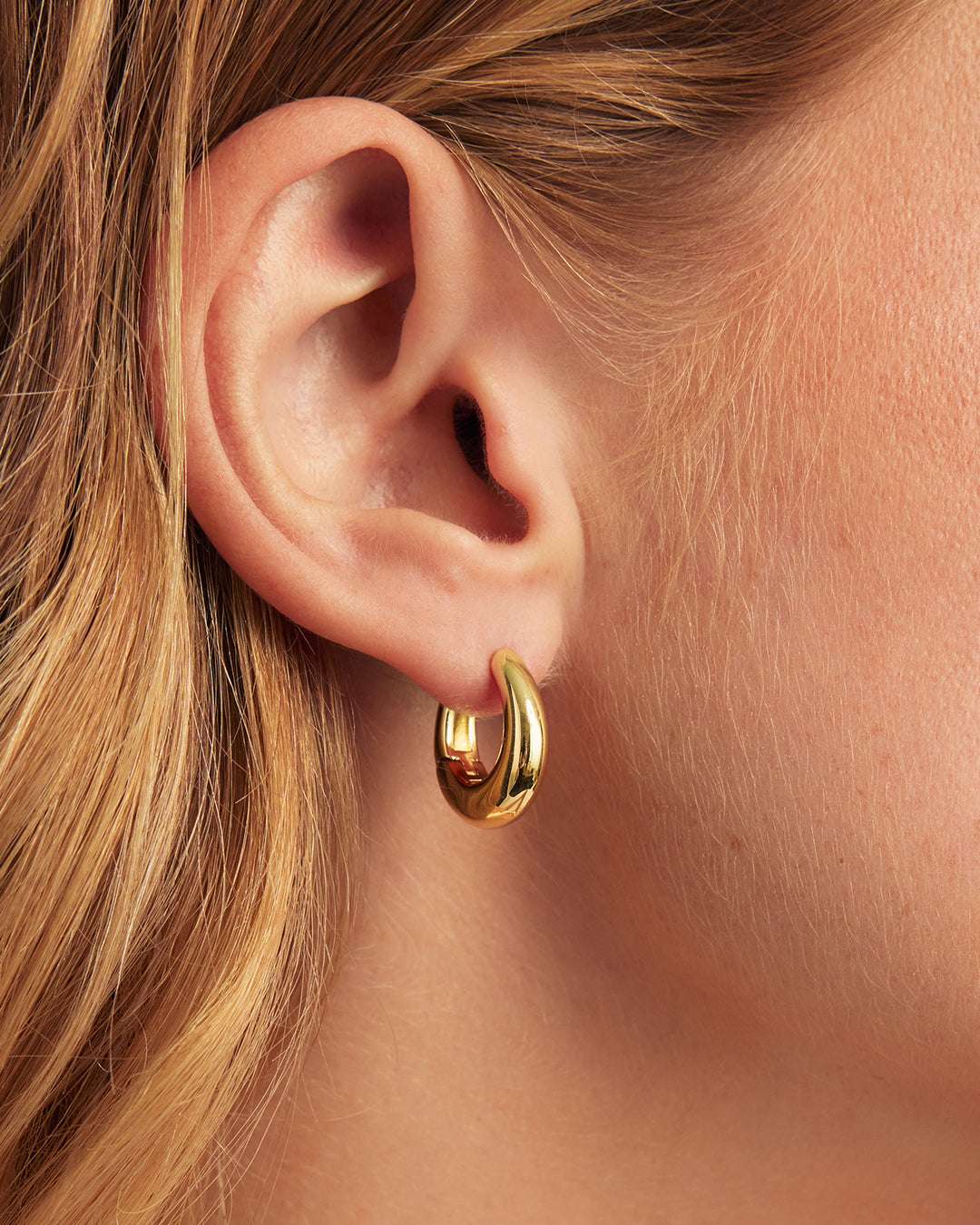 Lou Oval Huggies || option::18K Gold Plated