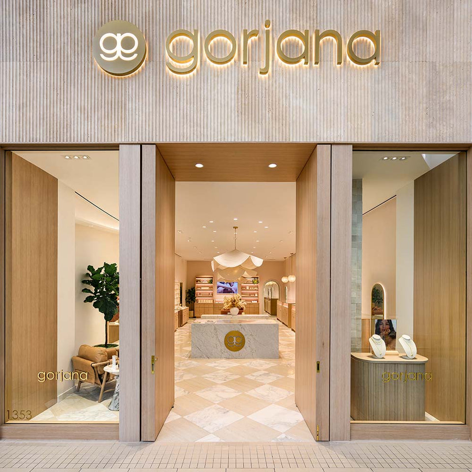 Exterior Aventura store