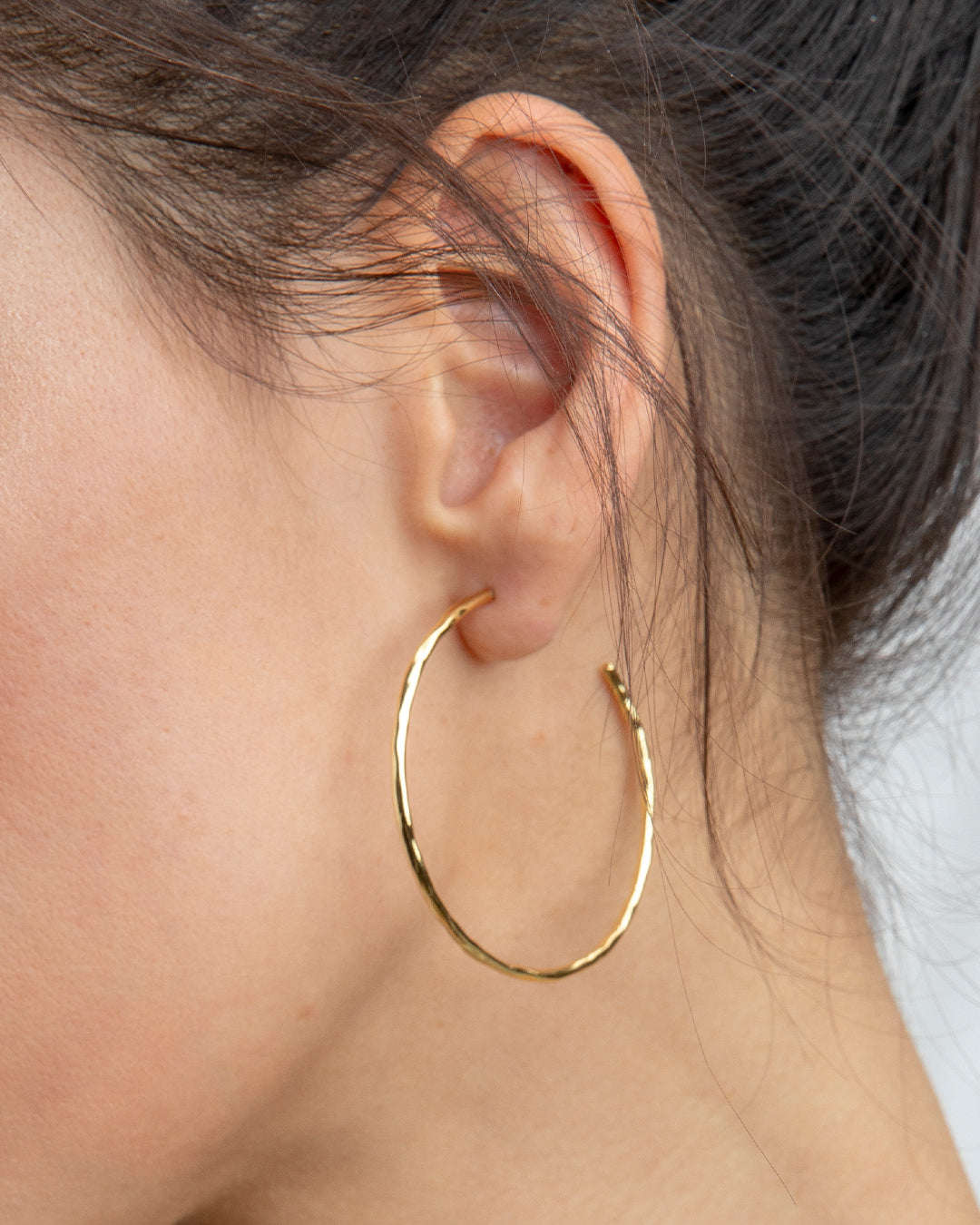 Taner Thin hoops, medium sized hoops || option::18k Gold Plated